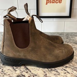Brand New Blundstone 585 Rustic Brown size 7